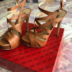 🎄⬇️ Leather guess heels
